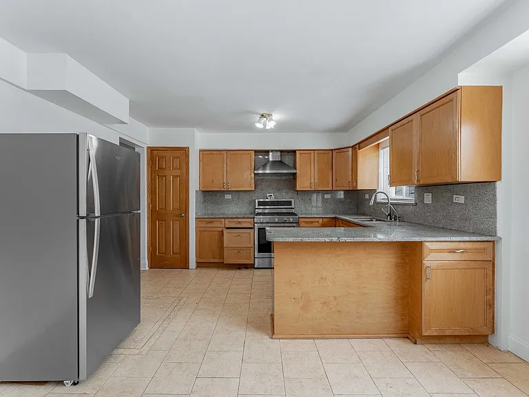 3158 N Neenah Ave #1C — Photo 16
