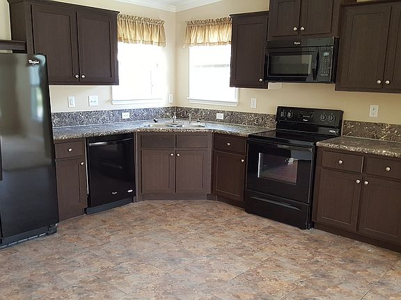 3rd image of 1390 Blackcherry St