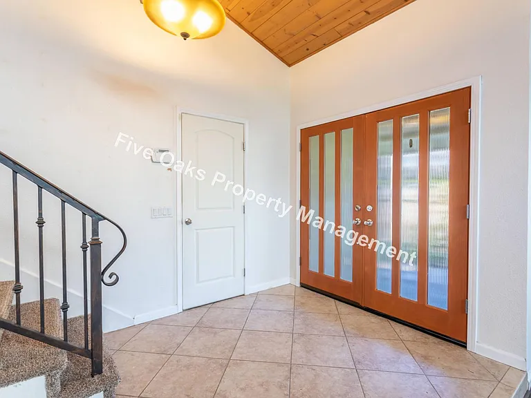 2815 Stanford Ln — Photo 7