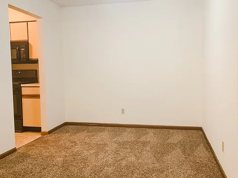 Vantage Pointe Apartments — Photo 25