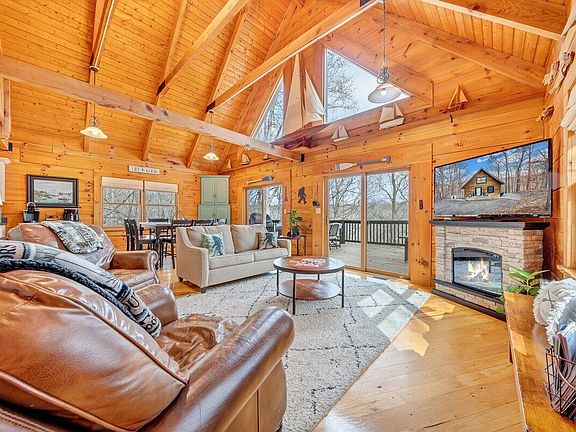 4th image of 710 Forest Lawn Dr