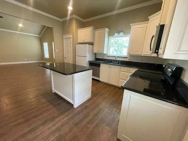 1041 Cabernet Dr — Photo 6