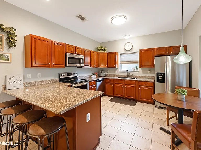 316 Fink St — Photo 3