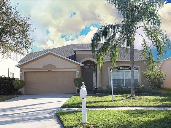 3rd image of 1629 Shady Oaks Dr