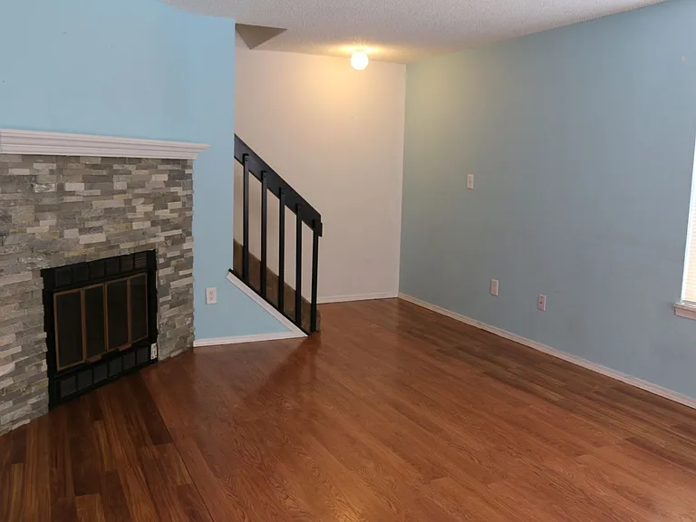 1342 Firefly Cir — Photo 2