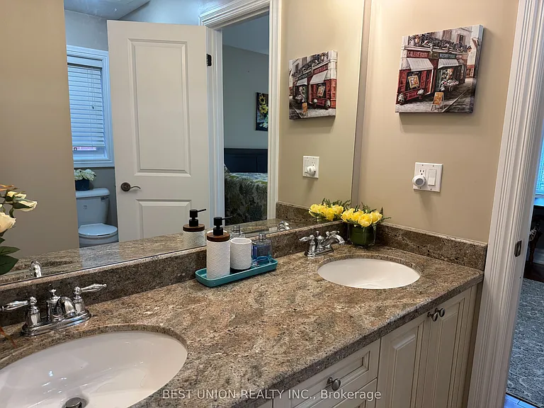 110 Bond Cres #2 — Photo 11