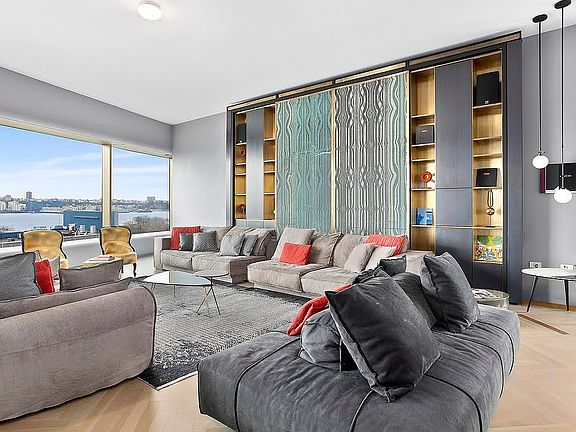 4th image of 551 W 21st St APT 6A
