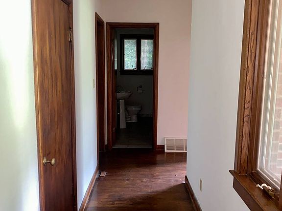 4th image of 1223 Edgewood Dr