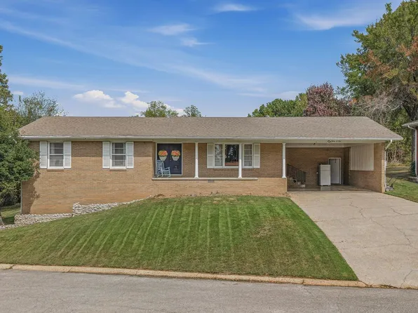 1509 Crestview Dr, Paragould, AR 72450