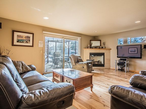 3rd image of 2168 Monterey Dr