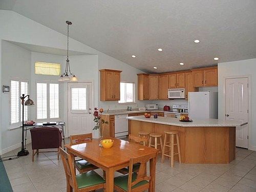4th image of 5247 S Morning Oaks Dr