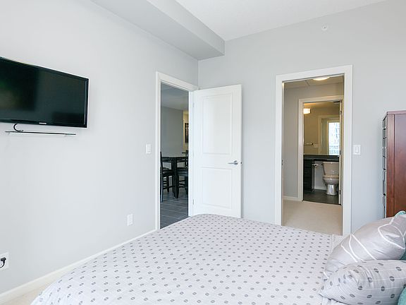 4th image of 211 13th Ave SE #2105