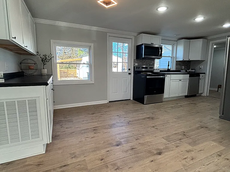204 W England Ave — Photo 7