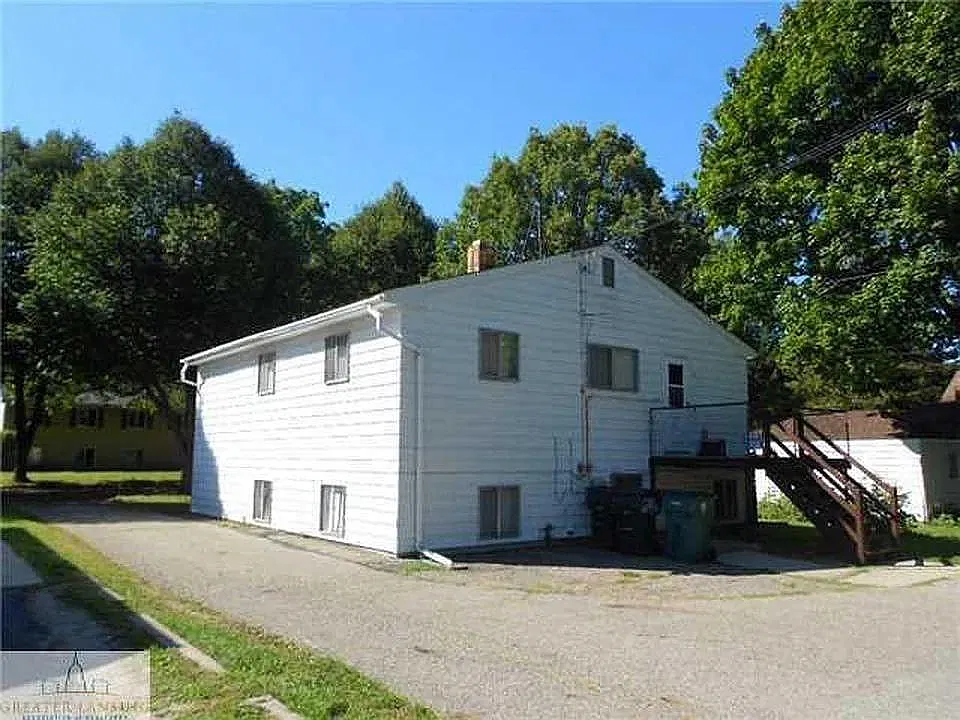 5 bed, 2176 sqft, $4,250 — Photo 2
