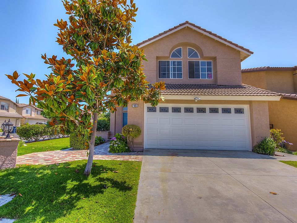 2nd image of 18 Rosette Ln