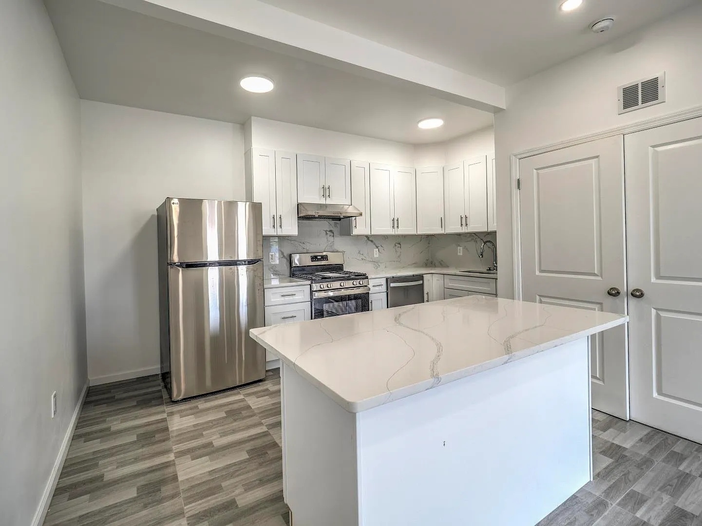 17 Kearny Ave — Photo 2