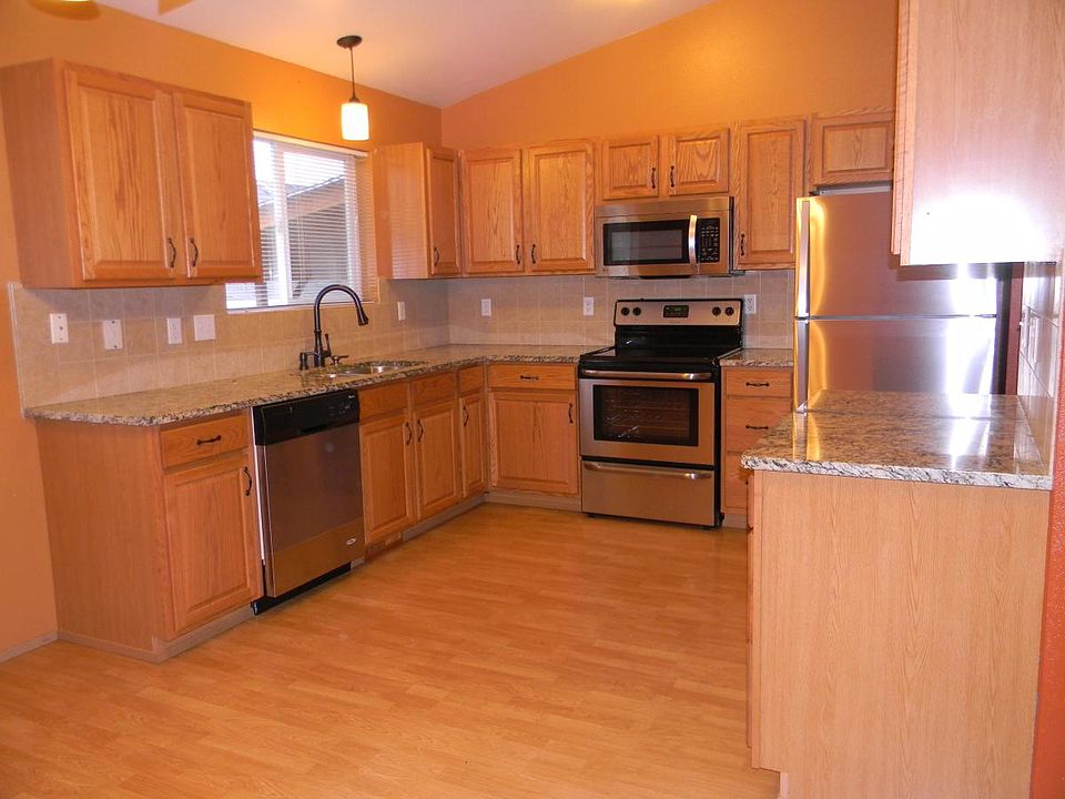 Gorgeous Kitchen With New Stainless Steel Appliances and Sla