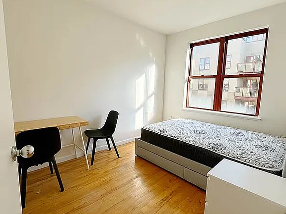 5th image of 190 E 7th St APT 307