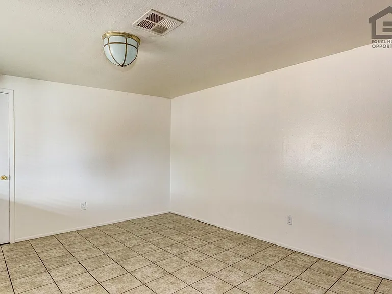 6321 W Whitton Ave — Photo 8