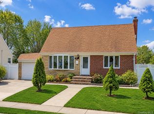 78 Pengon Cir, East Meadow, NY 11554