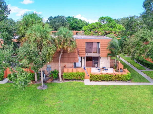 219 Charter Way, West Palm Beach, FL 33407