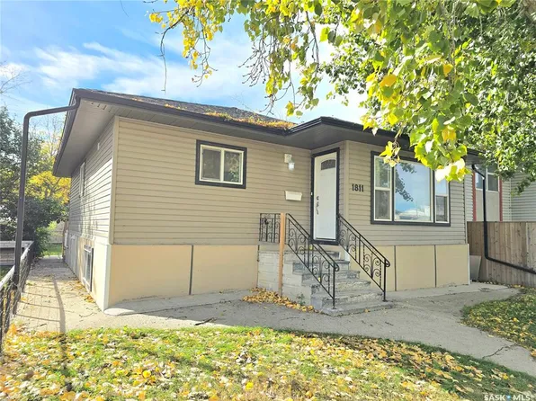 1811 20th STREET W, Saskatoon, SK S7M 1A1