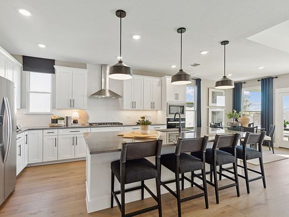 Eat-in island kitchen