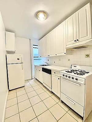 2nd image of 507 E 73rd St #22A