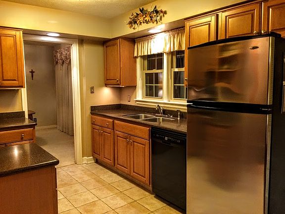 5th image of 502 S Hilldale Ave