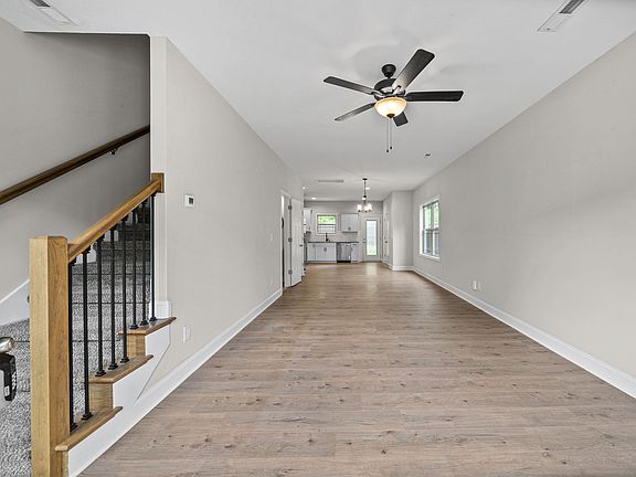 4th image of 48 Cave Springs Rd