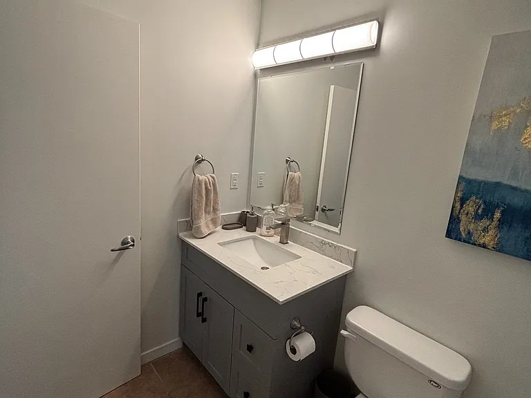 410 King St W #609 — Photo 14