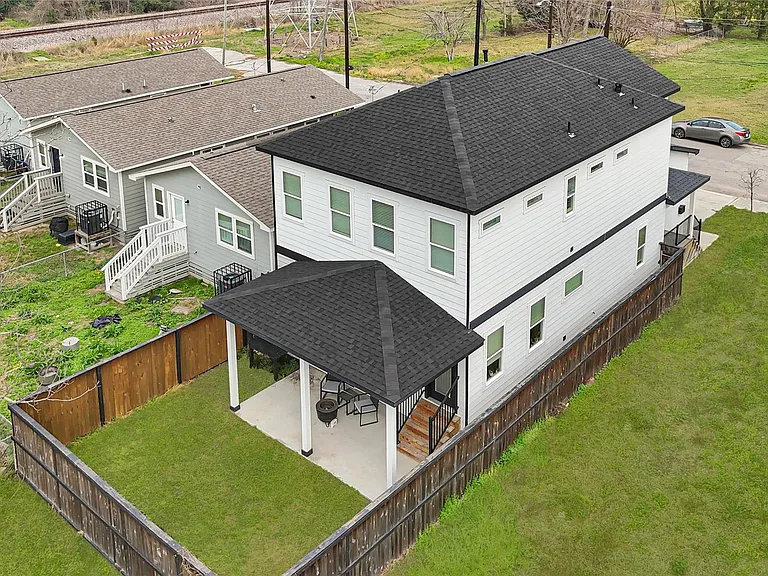 3513 Omega St — Photo 27