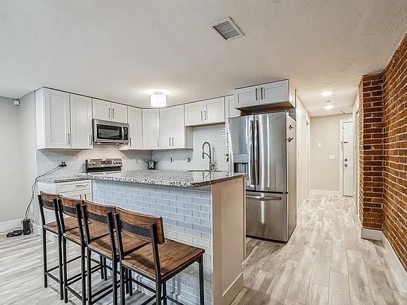 3rd image of 31 Elizabeth St APT G-7