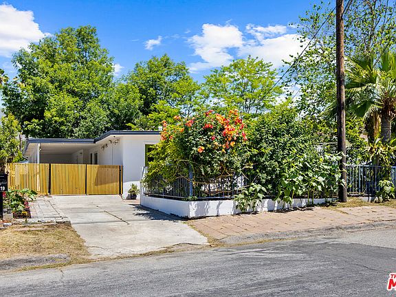 2nd image of 8319 Hillrose St