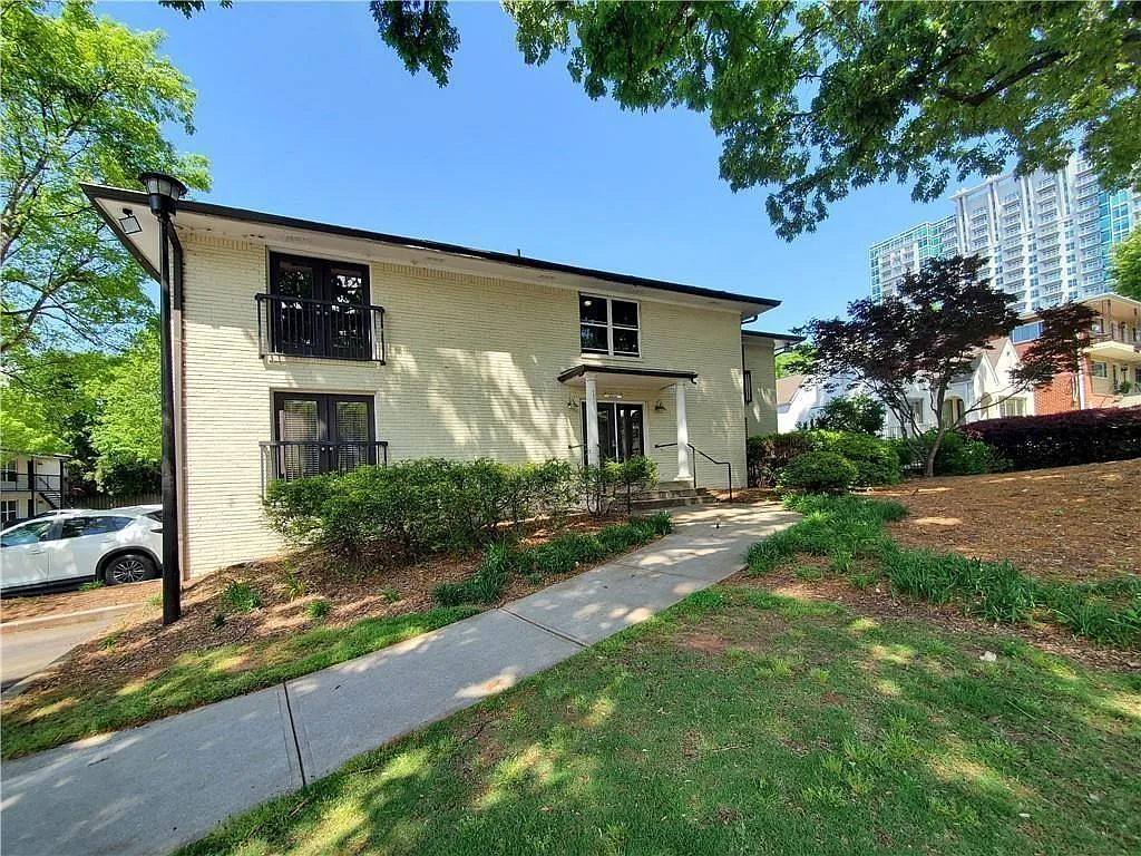 1 bed, 1.0 bath, $1,400 — Photo 3