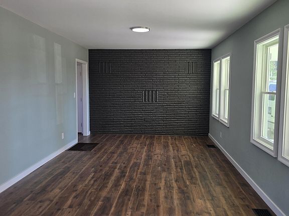 2nd image of 705 Highview Dr
