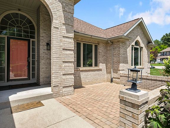 3rd image of 57591 Shorewood Dr E