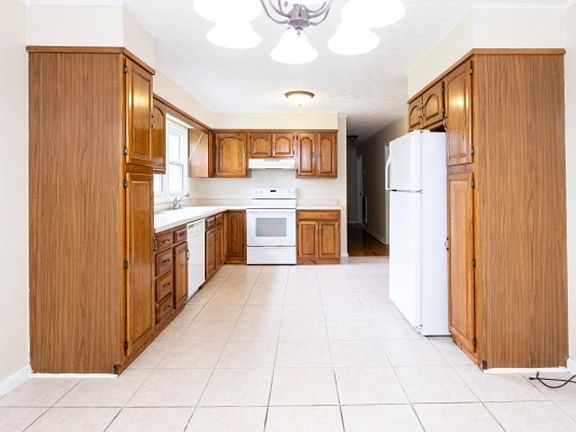 2nd image of 520 Roberts Cir