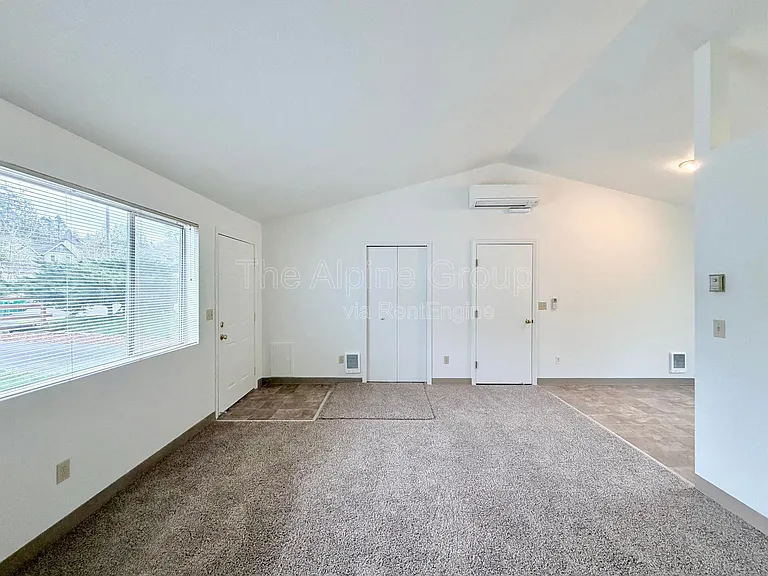 8991 SW Herb Way — Photo 10