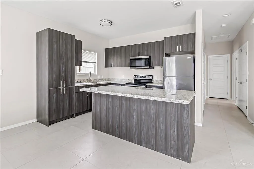 2 bed, 2.0 bath, 4120 sqft, $950 — Photo 2