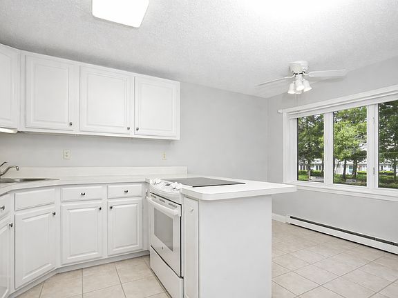 5th image of 174 Lowell Rd Unit 77