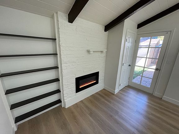 3rd image of 895 Whitethorne Dr #B