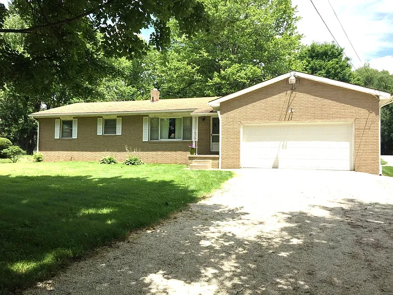 1809 Greensburg Rd — Photo 1