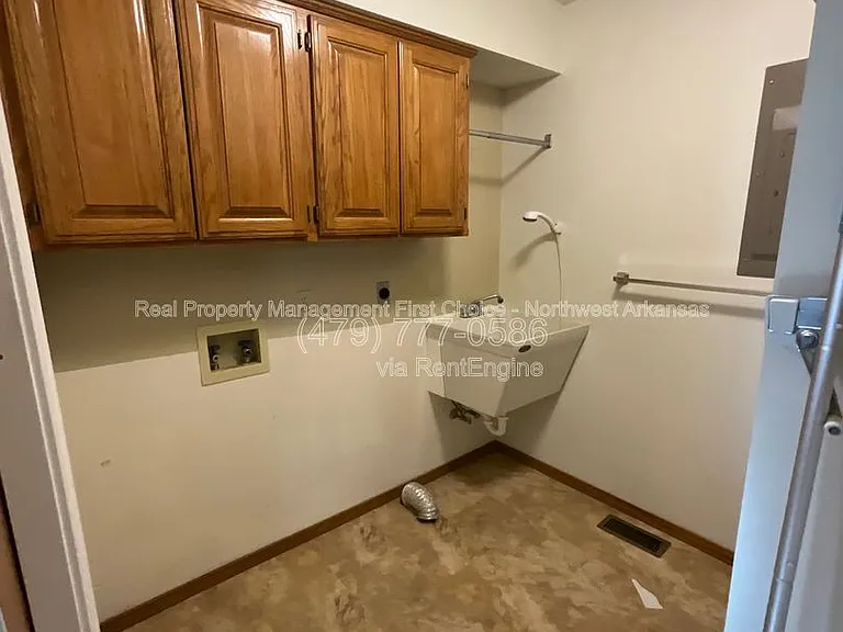 12 Sunderland Dr — Photo 9