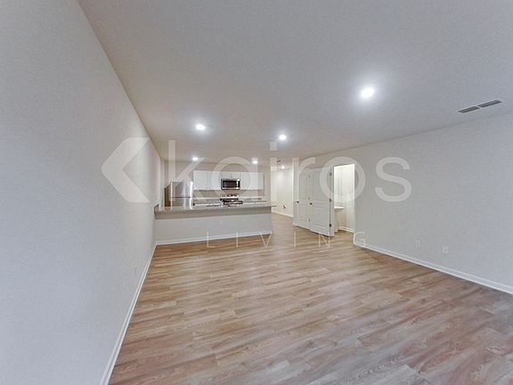 4th image of 306 Ironwood Ct