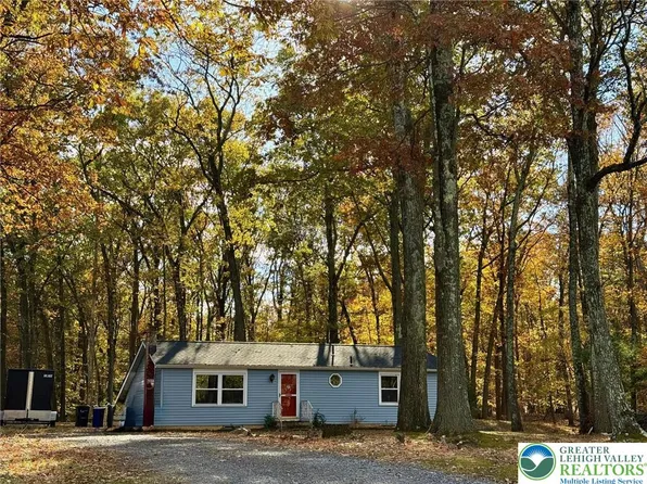 2039 W Bangor Rd, Bangor, PA 18013