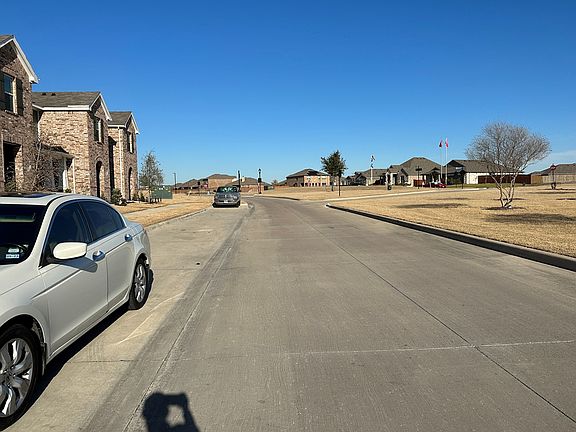 4th image of 3943 Hometown Blvd