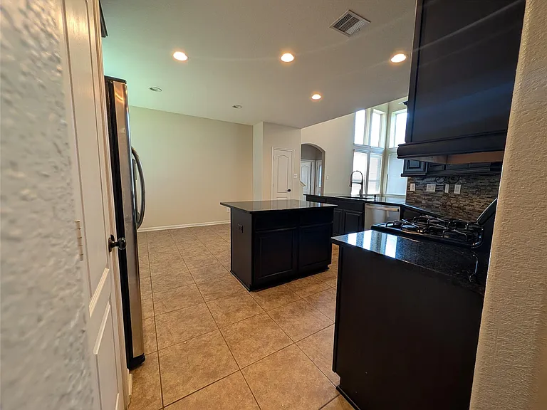 6614 Hunters Creek Ln — Photo 8