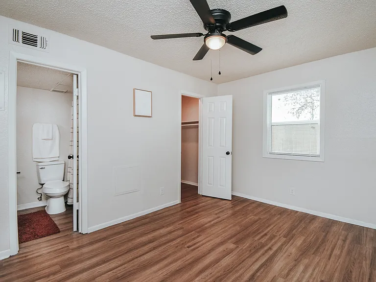 305 E Brazos St #2 — Photo 4