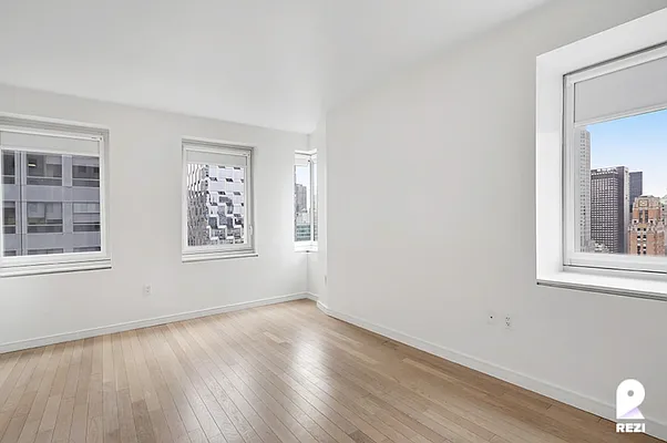 Rented by REZI | media 82